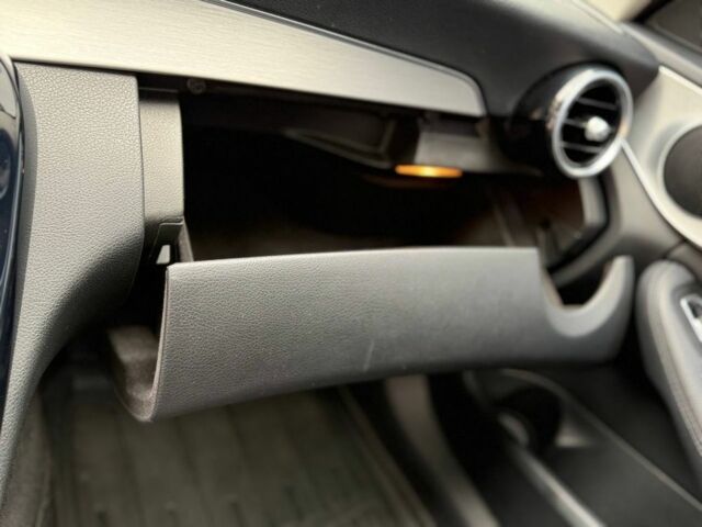 Синий Мерседес 220, объемом двигателя 2.2 л и пробегом 134 тыс. км за 22300 $, фото 15 на Automoto.ua