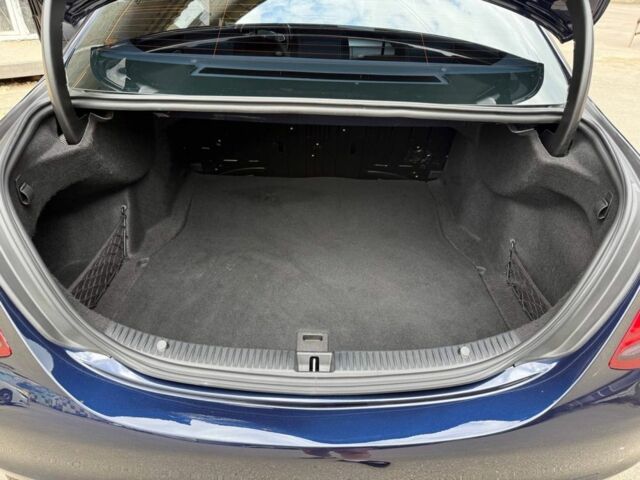 Синий Мерседес 220, объемом двигателя 2.2 л и пробегом 134 тыс. км за 22300 $, фото 4 на Automoto.ua