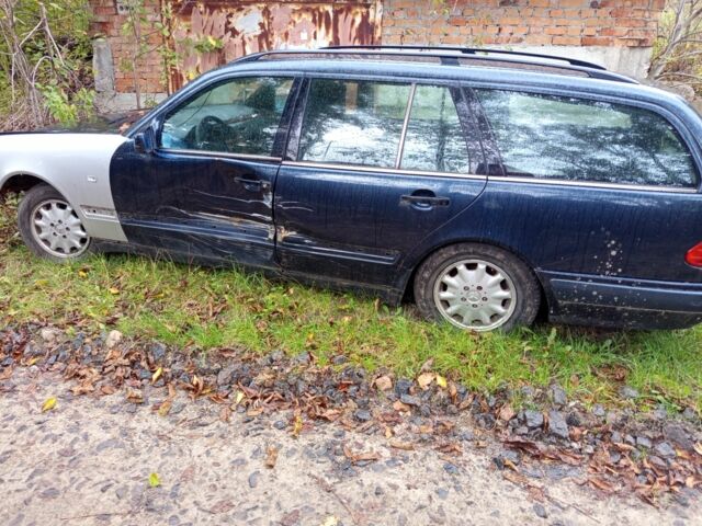 Синий Мерседес 220, объемом двигателя 0 л и пробегом 87 тыс. км за 475 $, фото 2 на Automoto.ua