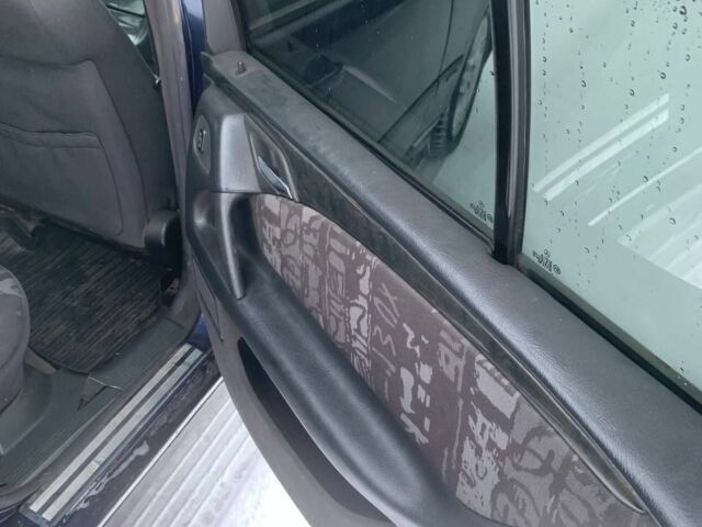 Синий Мерседес 220, объемом двигателя 2.2 л и пробегом 380 тыс. км за 1999 $, фото 8 на Automoto.ua