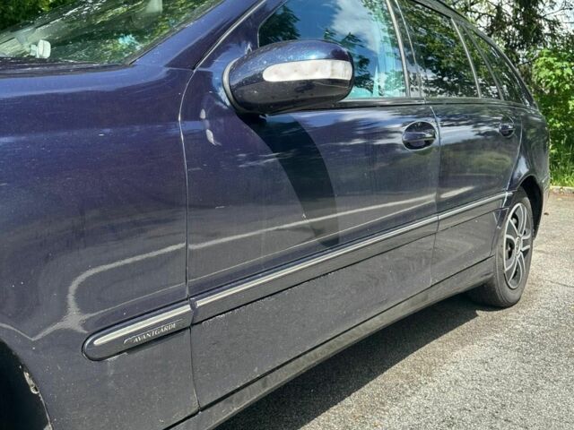 Синий Мерседес 220, объемом двигателя 2.1 л и пробегом 518 тыс. км за 4659 $, фото 3 на Automoto.ua