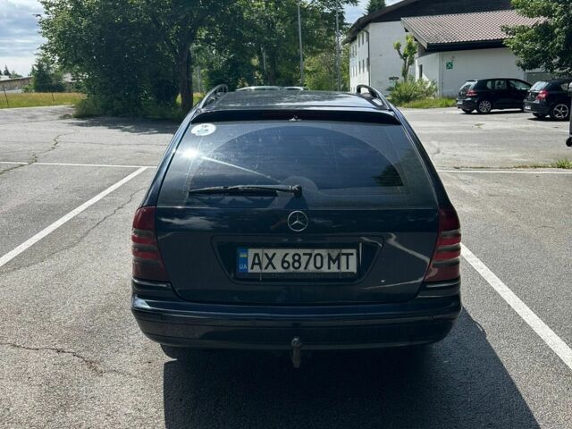 Синий Мерседес 220, объемом двигателя 2.1 л и пробегом 518 тыс. км за 4659 $, фото 2 на Automoto.ua