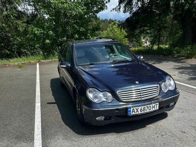Синий Мерседес 220, объемом двигателя 2.1 л и пробегом 518 тыс. км за 4659 $, фото 1 на Automoto.ua