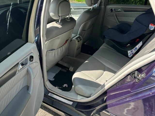 Синий Мерседес 220, объемом двигателя 2.1 л и пробегом 518 тыс. км за 4659 $, фото 11 на Automoto.ua