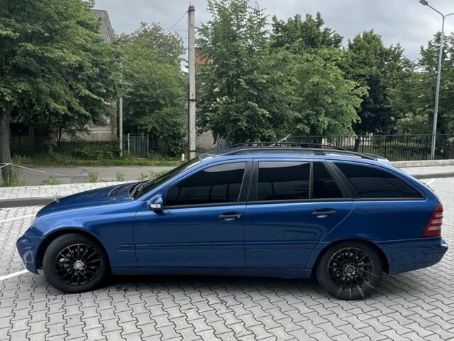 Синій Мерседес 220, об'ємом двигуна 2.1 л та пробігом 405 тис. км за 4195 $, фото 2 на Automoto.ua