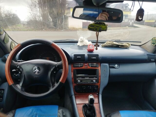 Синий Мерседес 220, объемом двигателя 2.2 л и пробегом 300 тыс. км за 1000 $, фото 6 на Automoto.ua