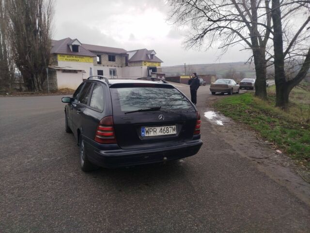 Синий Мерседес 220, объемом двигателя 2.2 л и пробегом 300 тыс. км за 1000 $, фото 3 на Automoto.ua