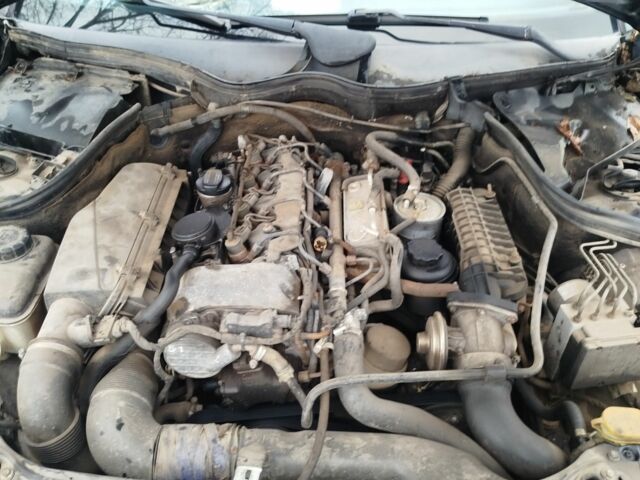 Синий Мерседес 220, объемом двигателя 2.2 л и пробегом 300 тыс. км за 1000 $, фото 7 на Automoto.ua