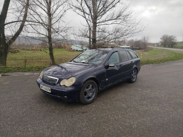 Синий Мерседес 220, объемом двигателя 2.2 л и пробегом 300 тыс. км за 1000 $, фото 1 на Automoto.ua