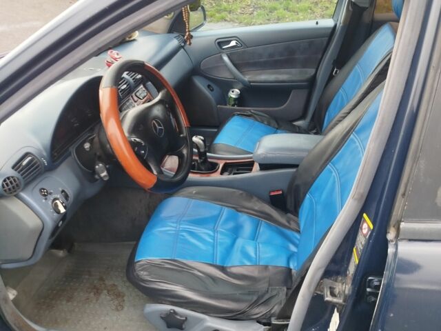 Синий Мерседес 220, объемом двигателя 2.2 л и пробегом 300 тыс. км за 1000 $, фото 5 на Automoto.ua