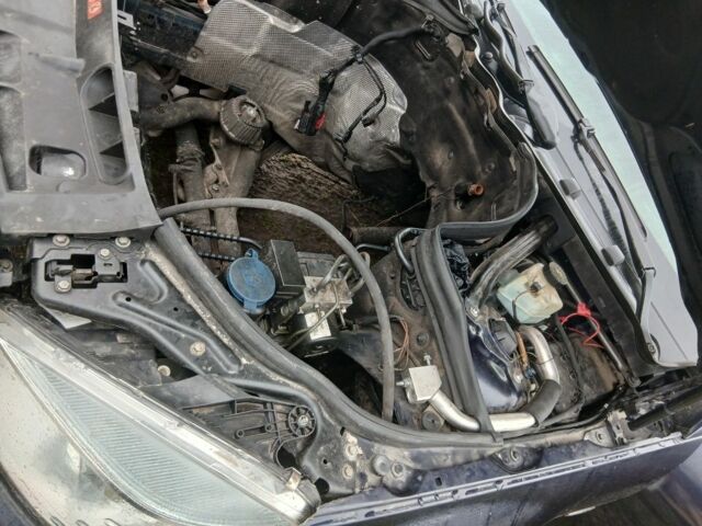 Синий Мерседес 220, объемом двигателя 2 л и пробегом 310 тыс. км за 3200 $, фото 6 на Automoto.ua