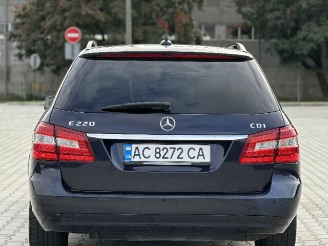 Синий Мерседес 220, объемом двигателя 2.1 л и пробегом 265 тыс. км за 10900 $, фото 6 на Automoto.ua