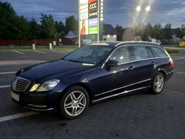 Синий Мерседес 220, объемом двигателя 2.1 л и пробегом 275 тыс. км за 12855 $, фото 6 на Automoto.ua