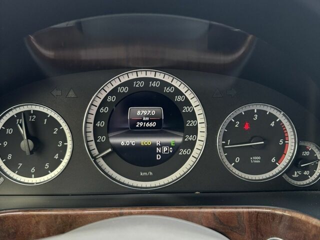 Синий Мерседес 220, объемом двигателя 2.1 л и пробегом 275 тыс. км за 12855 $, фото 1 на Automoto.ua