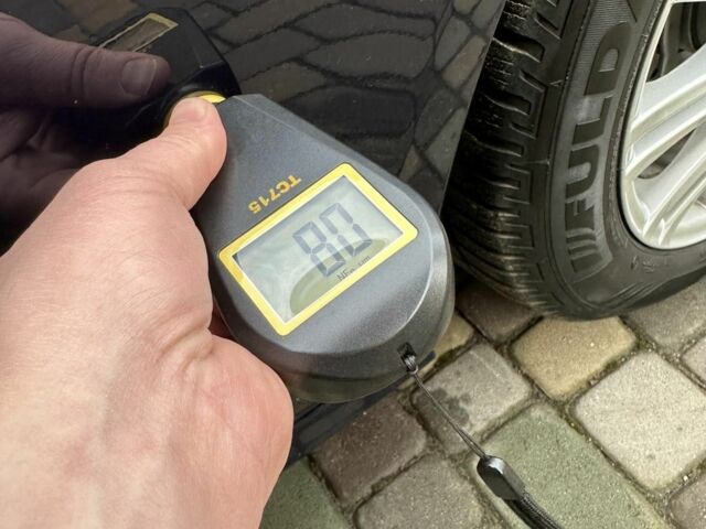 Синий Мерседес 220, объемом двигателя 2.1 л и пробегом 275 тыс. км за 12855 $, фото 9 на Automoto.ua