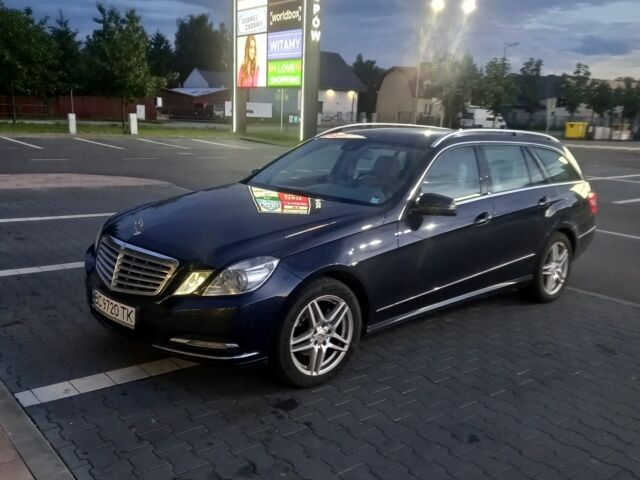 Синий Мерседес 220, объемом двигателя 2.1 л и пробегом 275 тыс. км за 12855 $, фото 5 на Automoto.ua