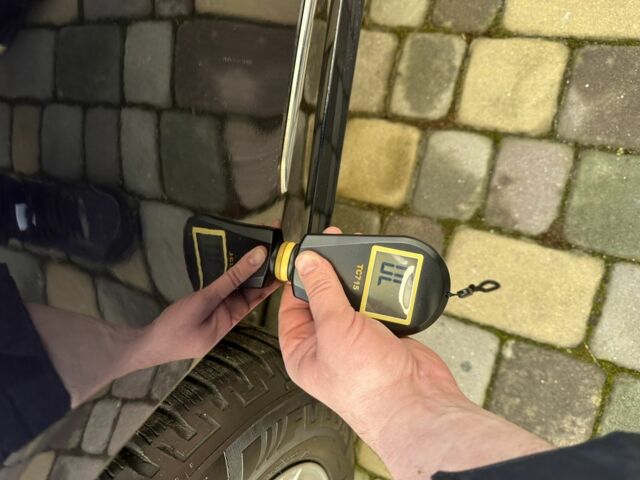 Синий Мерседес 220, объемом двигателя 2.1 л и пробегом 275 тыс. км за 12855 $, фото 13 на Automoto.ua