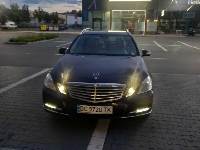 Синий Мерседес 220, объемом двигателя 2.1 л и пробегом 275 тыс. км за 12855 $, фото 4 на Automoto.ua