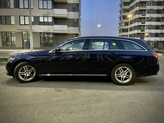 Синій Мерседес 220, об'ємом двигуна 2 л та пробігом 333 тис. км за 16990 $, фото 2 на Automoto.ua