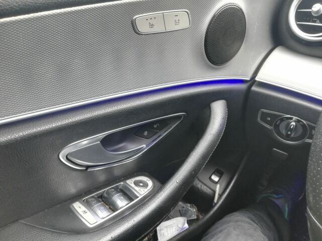 Синій Мерседес 220, об'ємом двигуна 2 л та пробігом 333 тис. км за 16990 $, фото 9 на Automoto.ua