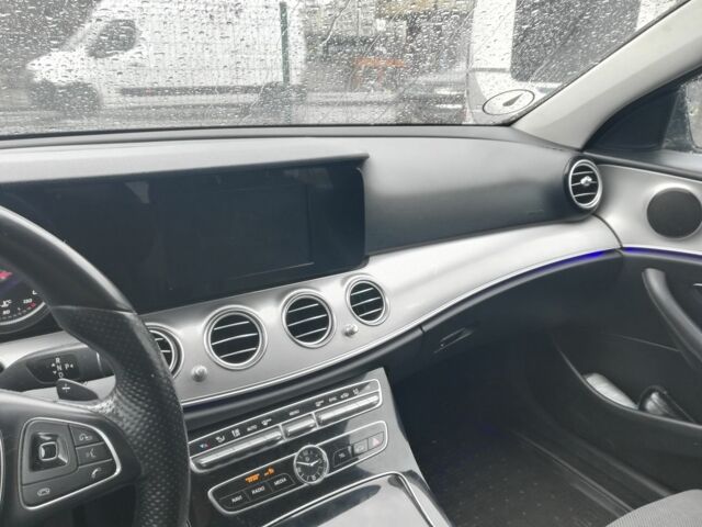 Синій Мерседес 220, об'ємом двигуна 2 л та пробігом 333 тис. км за 16990 $, фото 11 на Automoto.ua