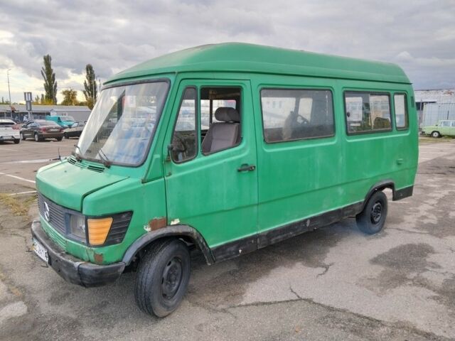 Зеленый Мерседес 220, объемом двигателя 0 л и пробегом 266 тыс. км за 799 $, фото 2 на Automoto.ua