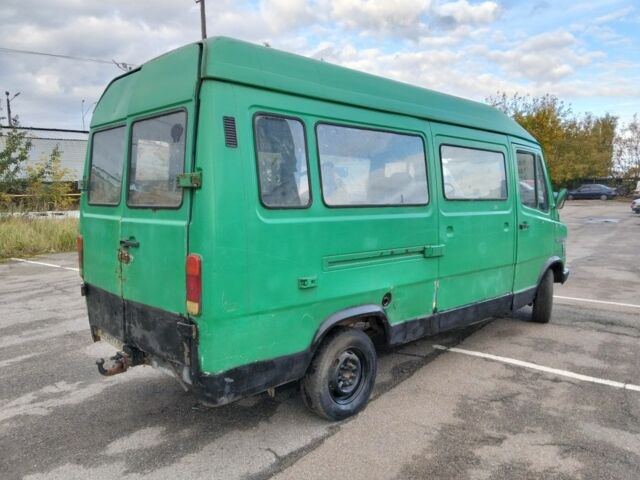 Зеленый Мерседес 220, объемом двигателя 0 л и пробегом 266 тыс. км за 799 $, фото 3 на Automoto.ua