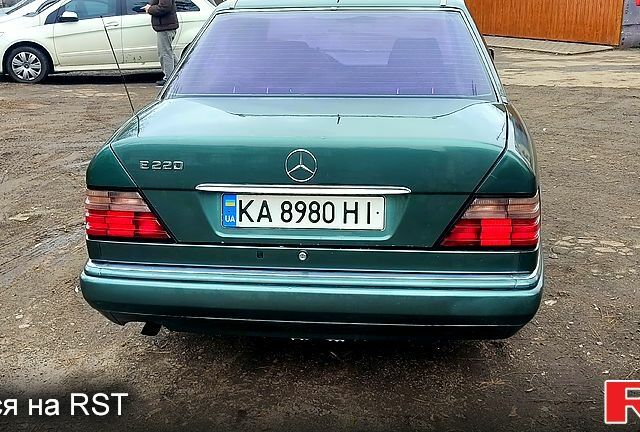 Зелений Мерседес 220, об'ємом двигуна 2.2 л та пробігом 380 тис. км за 2499 $, фото 9 на Automoto.ua