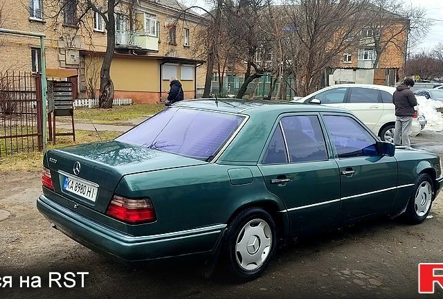 Зелений Мерседес 220, об'ємом двигуна 2.2 л та пробігом 380 тис. км за 2499 $, фото 8 на Automoto.ua