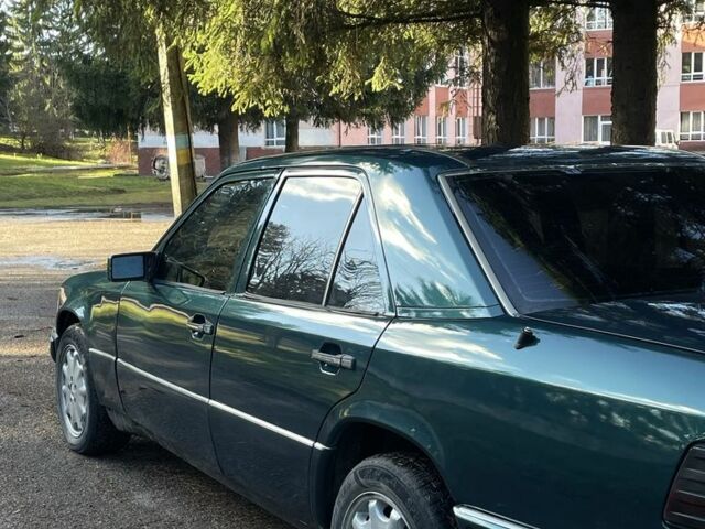 Зелений Мерседес 220, об'ємом двигуна 2.2 л та пробігом 419 тис. км за 2850 $, фото 10 на Automoto.ua