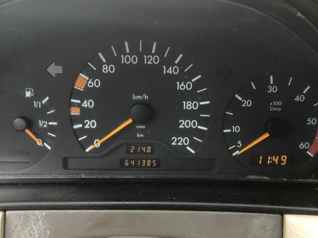 Зеленый Мерседес 220, объемом двигателя 2.2 л и пробегом 1 тыс. км за 2700 $, фото 4 на Automoto.ua