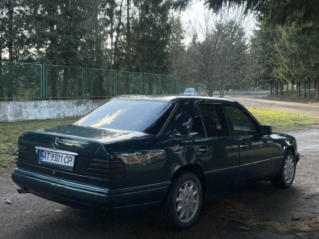 Зелений Мерседес 220, об'ємом двигуна 2.2 л та пробігом 419 тис. км за 2850 $, фото 6 на Automoto.ua