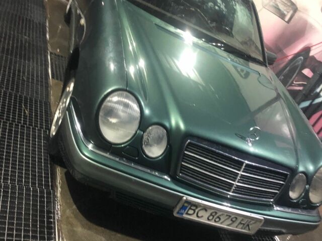 Зеленый Мерседес 220, объемом двигателя 2.2 л и пробегом 1 тыс. км за 2700 $, фото 1 на Automoto.ua