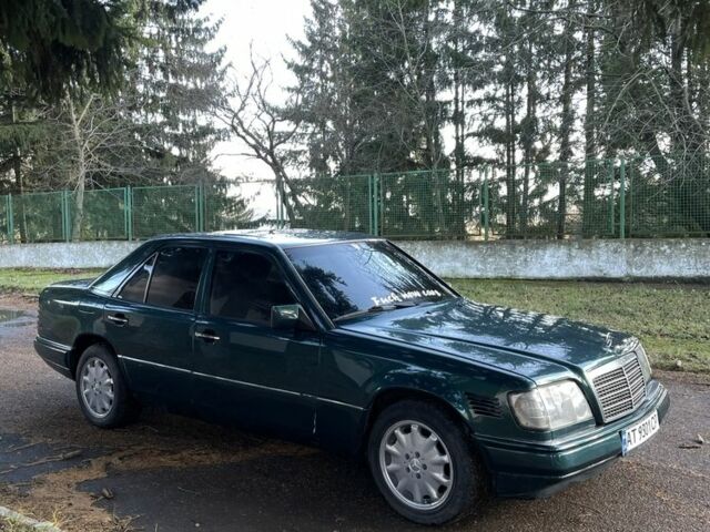 Зелений Мерседес 220, об'ємом двигуна 2.2 л та пробігом 419 тис. км за 2850 $, фото 5 на Automoto.ua