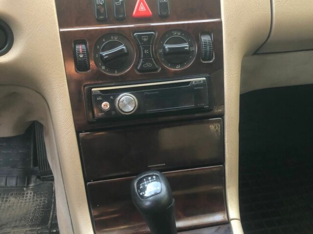 Зеленый Мерседес 220, объемом двигателя 2.2 л и пробегом 1 тыс. км за 2700 $, фото 7 на Automoto.ua