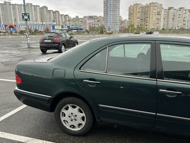 Зелений Мерседес 220, об'ємом двигуна 2.2 л та пробігом 450 тис. км за 3500 $, фото 2 на Automoto.ua