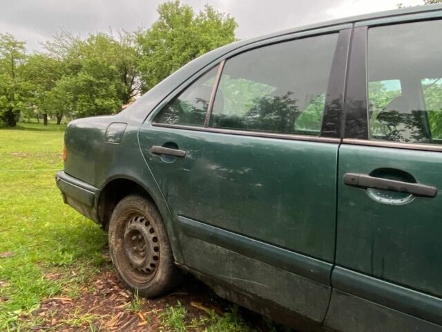 Зелений Мерседес 220, об'ємом двигуна 0 л та пробігом 450 тис. км за 599 $, фото 3 на Automoto.ua