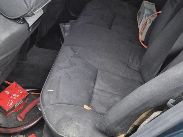 Зеленый Мерседес 220, объемом двигателя 2 л и пробегом 451 тыс. км за 2300 $, фото 1 на Automoto.ua