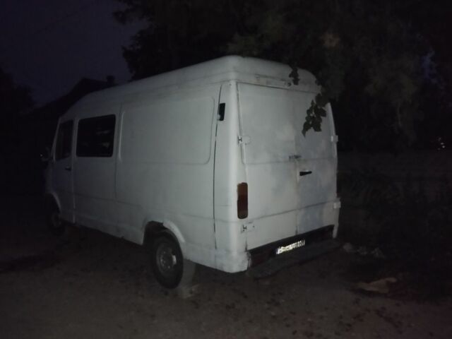 Белый Мерседес 230, объемом двигателя 2.3 л и пробегом 670 тыс. км за 2000 $, фото 3 на Automoto.ua