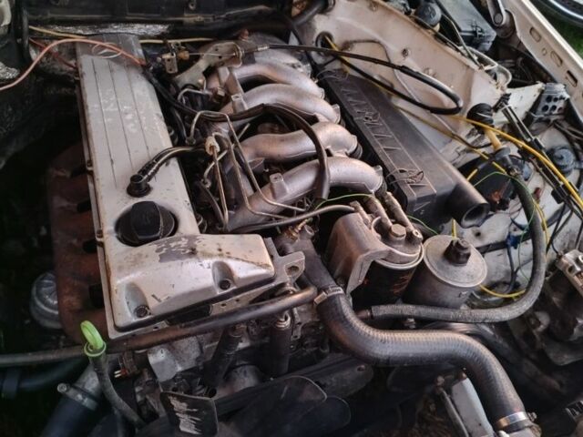 Белый Мерседес 230, объемом двигателя 0 л и пробегом 111 тыс. км за 1750 $, фото 1 на Automoto.ua