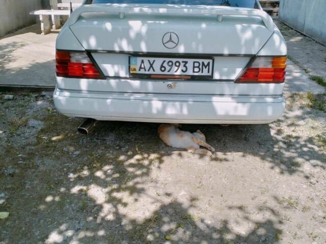 Белый Мерседес 230, объемом двигателя 2.3 л и пробегом 300 тыс. км за 2500 $, фото 3 на Automoto.ua