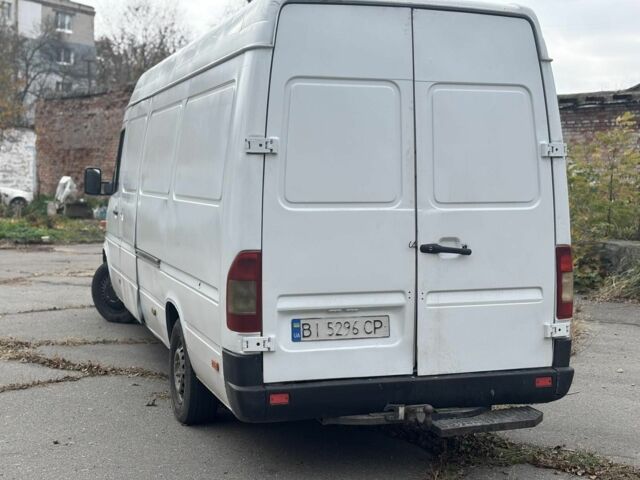 Білий Мерседес 230, об'ємом двигуна 2.1 л та пробігом 312 тис. км за 4900 $, фото 1 на Automoto.ua