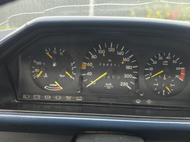 Бежевий Мерседес 230, об'ємом двигуна 2.3 л та пробігом 3 тис. км за 1800 $, фото 6 на Automoto.ua