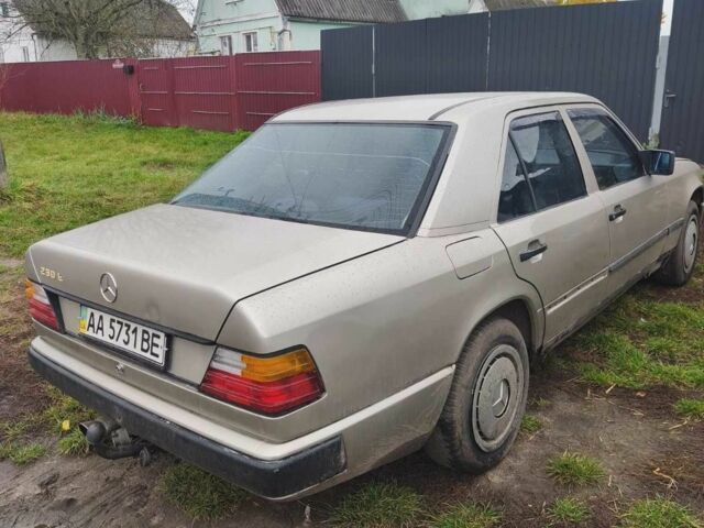 Бежевий Мерседес 230, об'ємом двигуна 2.3 л та пробігом 3 тис. км за 1800 $, фото 2 на Automoto.ua
