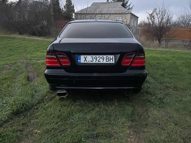 Черный Мерседес 230, объемом двигателя 2.3 л и пробегом 2 тыс. км за 2100 $, фото 3 на Automoto.ua