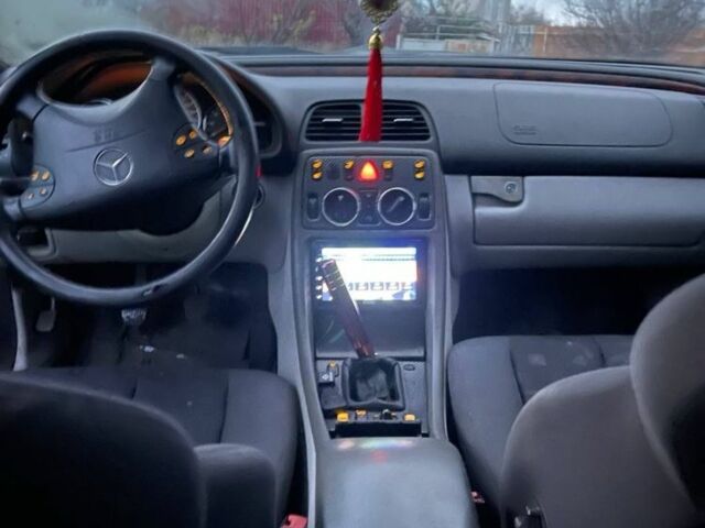 Черный Мерседес 230, объемом двигателя 2.3 л и пробегом 2 тыс. км за 2100 $, фото 6 на Automoto.ua