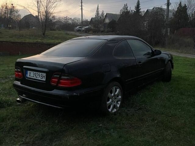 Черный Мерседес 230, объемом двигателя 2.3 л и пробегом 2 тыс. км за 2100 $, фото 5 на Automoto.ua