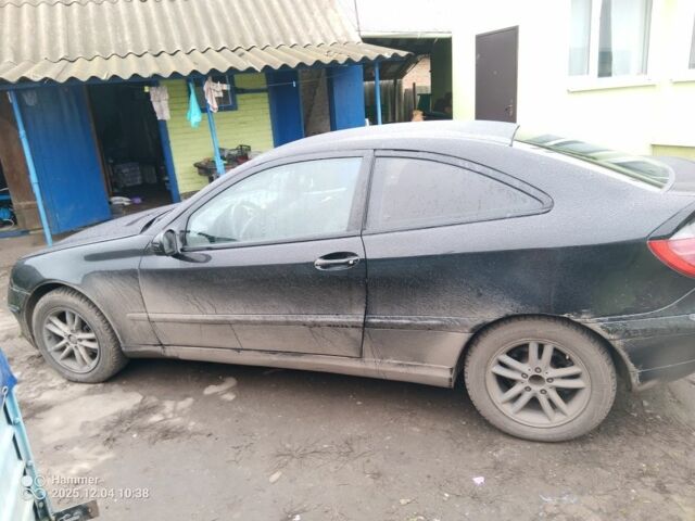 Черный Мерседес 230, объемом двигателя 2 л и пробегом 350 тыс. км за 5216 $, фото 4 на Automoto.ua