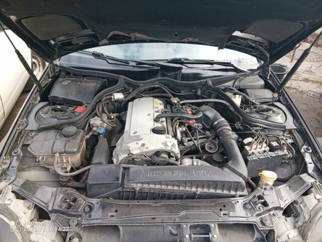 Черный Мерседес 230, объемом двигателя 2 л и пробегом 350 тыс. км за 5216 $, фото 7 на Automoto.ua