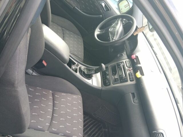 Черный Мерседес 230, объемом двигателя 2 л и пробегом 350 тыс. км за 5216 $, фото 8 на Automoto.ua